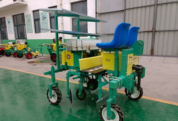 2ZXS-1型懸掛式膜上移栽澆水一體機(jī)