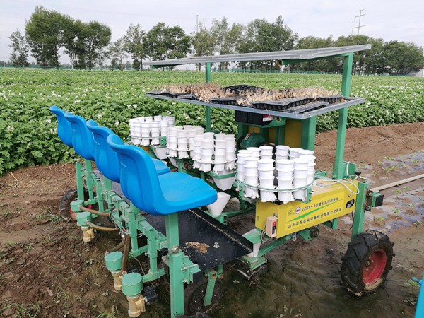 牽引四行蔬菜移栽機(jī)