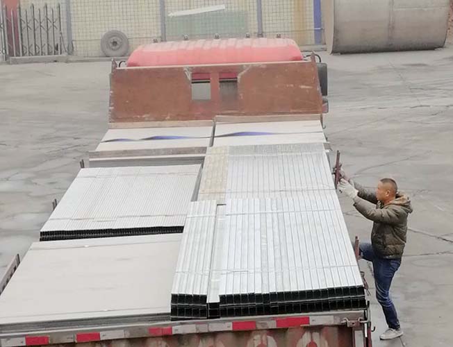 客戶輕鋼龍骨裝車